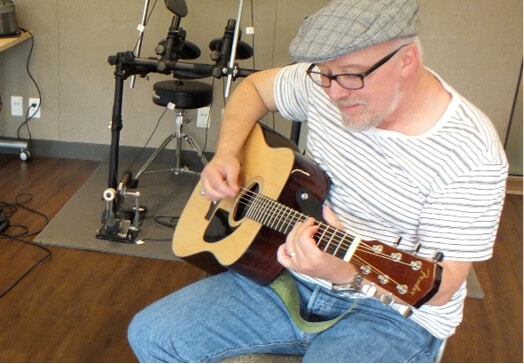 Phil See, a Seattle-based musician, retrained himself to play guitar after his MS diagnosis. Photo courtesy of Phil See